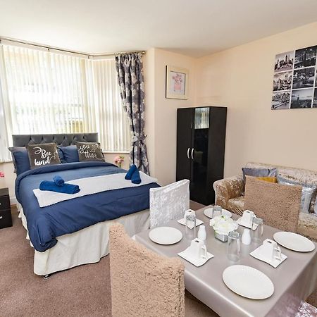 The Elm Wood Apartments Huddersfield Exterior photo