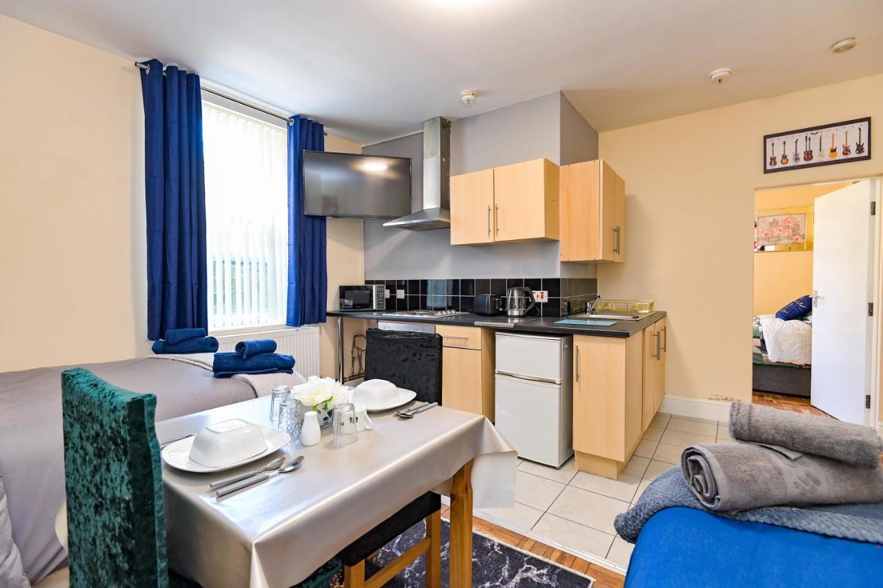 The Elm Wood Apartments Huddersfield Exterior photo