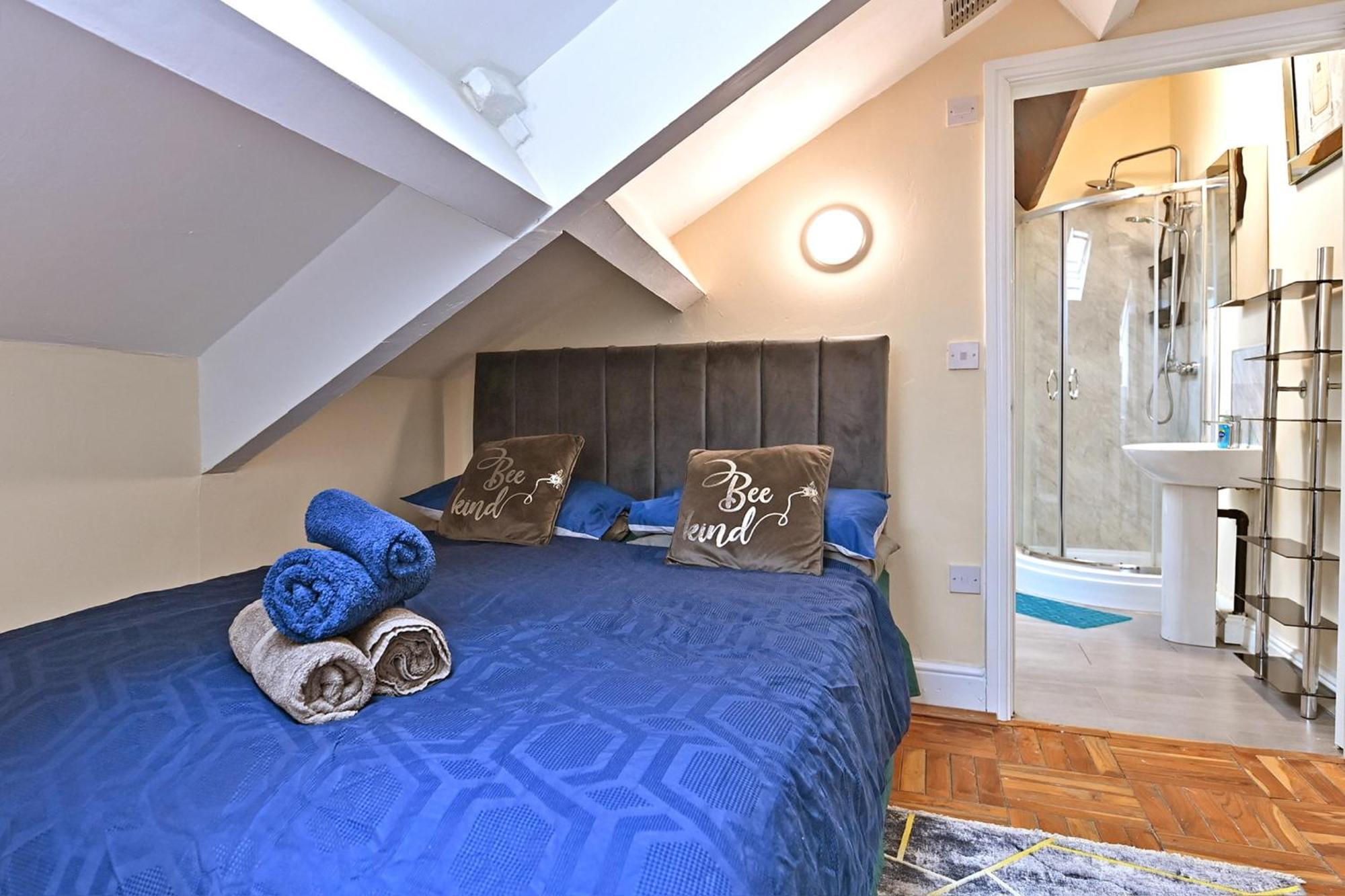 The Elm Wood Apartments Huddersfield Room photo