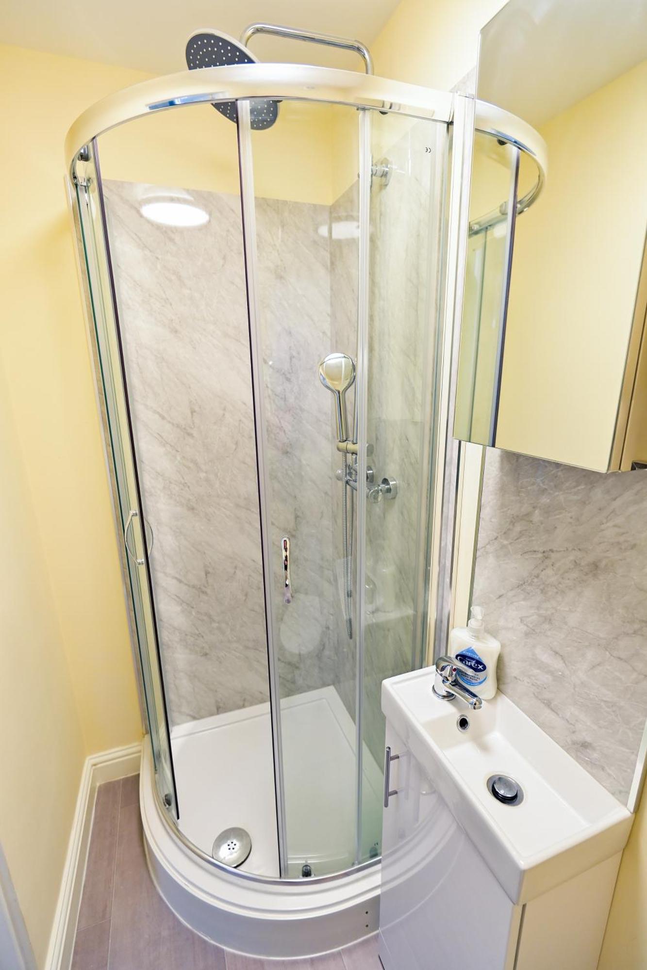 The Elm Wood Apartments Huddersfield Room photo