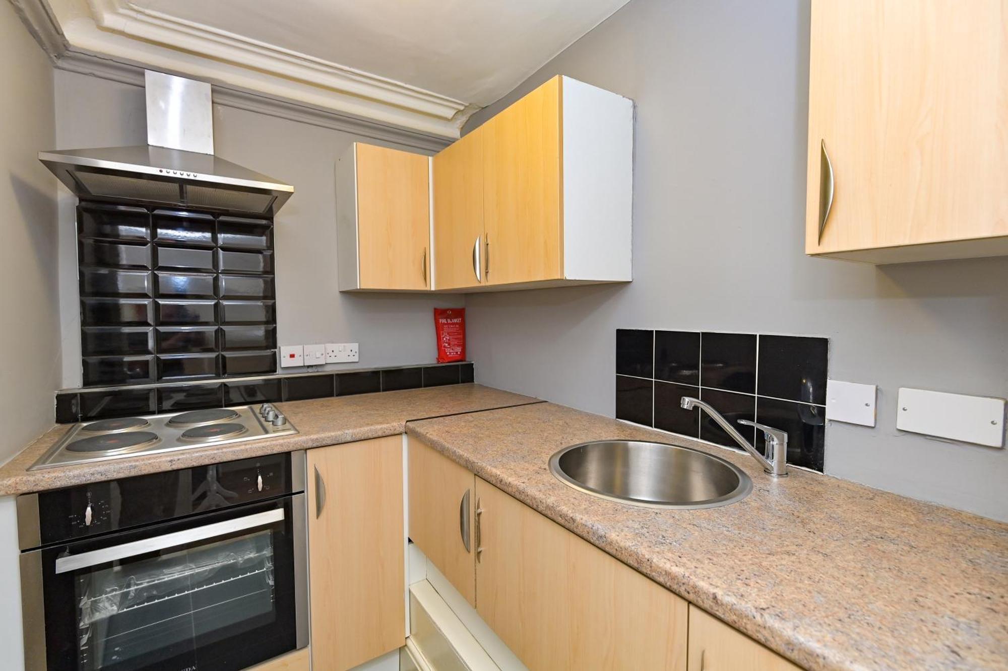 The Elm Wood Apartments Huddersfield Room photo