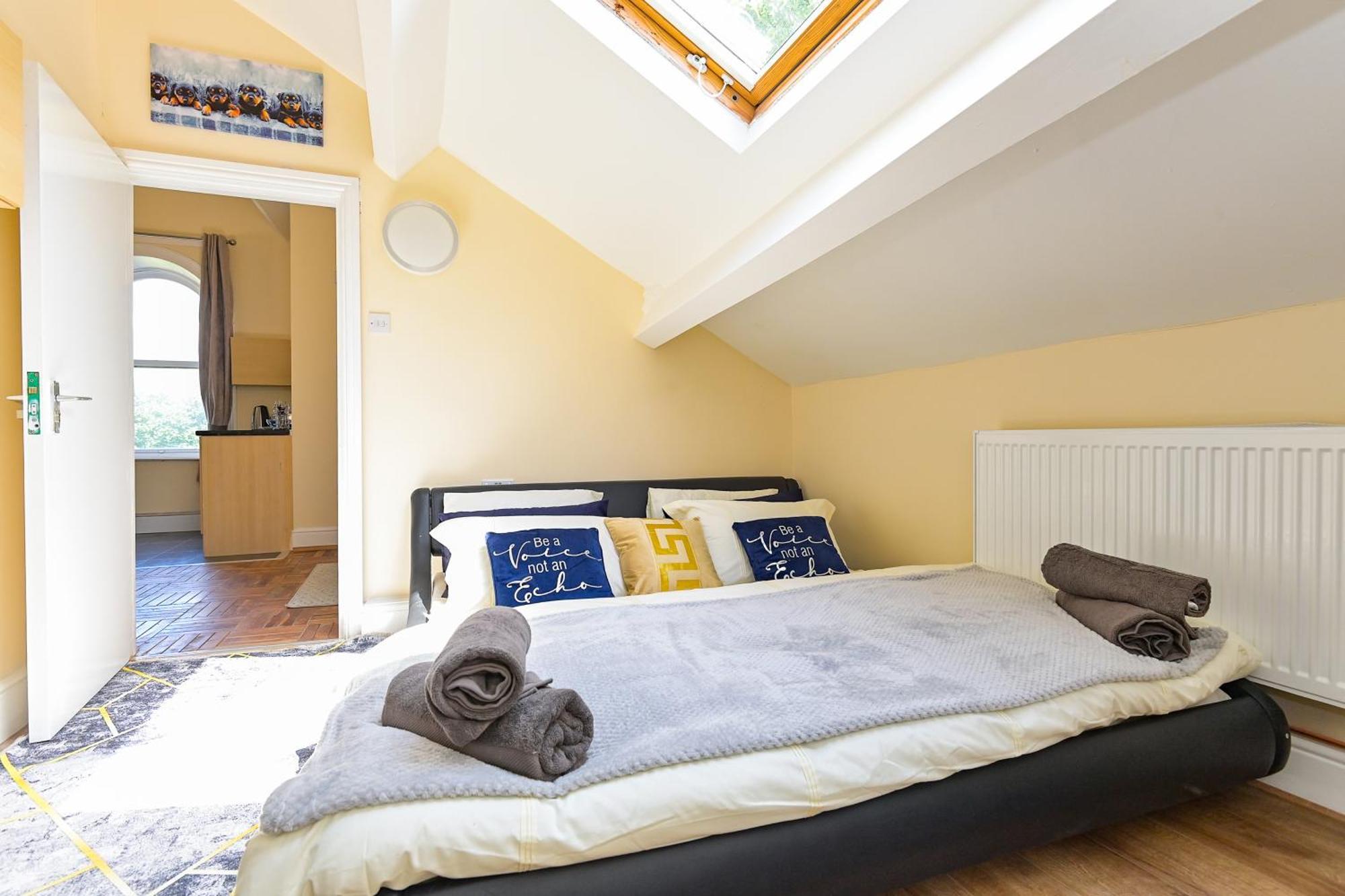 The Elm Wood Apartments Huddersfield Room photo